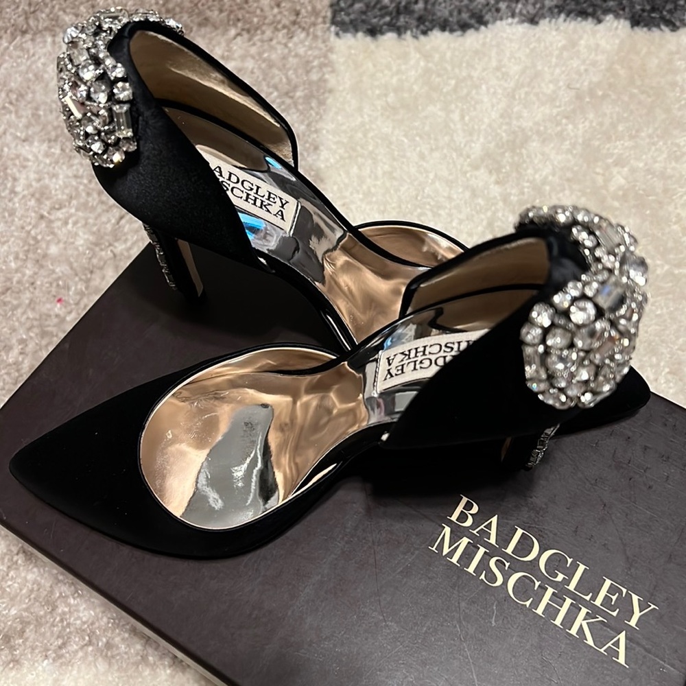 NIB Badgley Mischka Black Satin Heels size 7.5